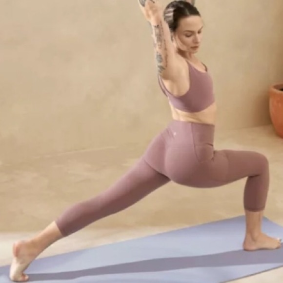 Athleta Pants - ATHLETA S Salutation Stash Pocket II Capri  Hearth Rose 0988